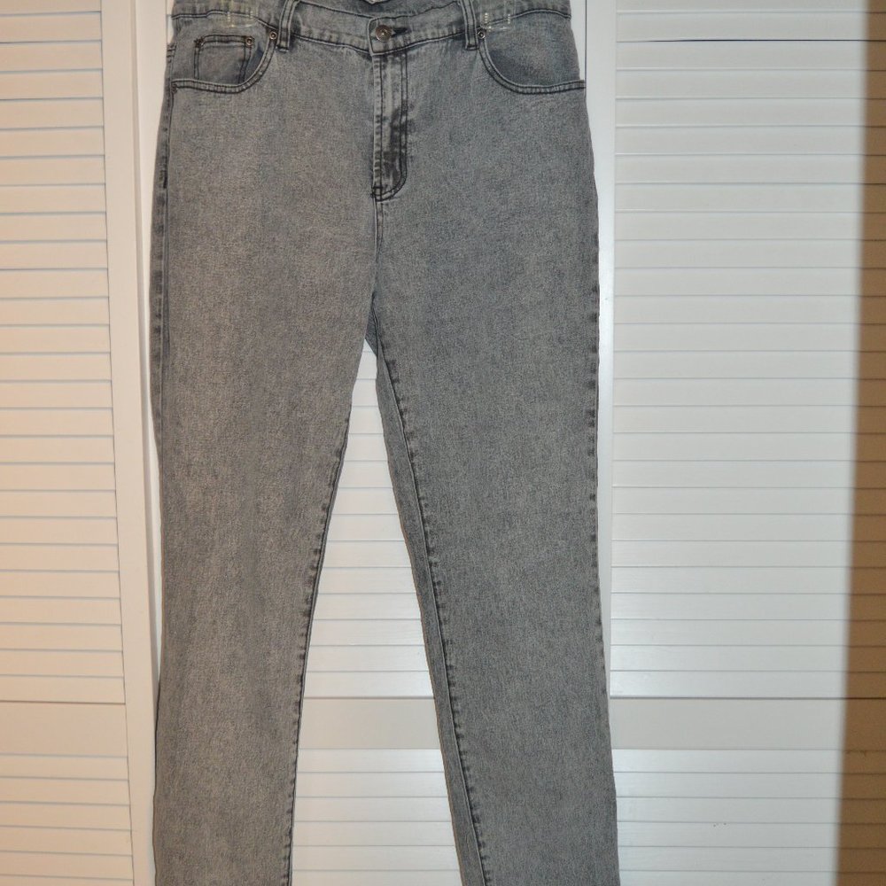 DG2 by Diane Gilman Stone washed Grey straight leg jeans, size 10.